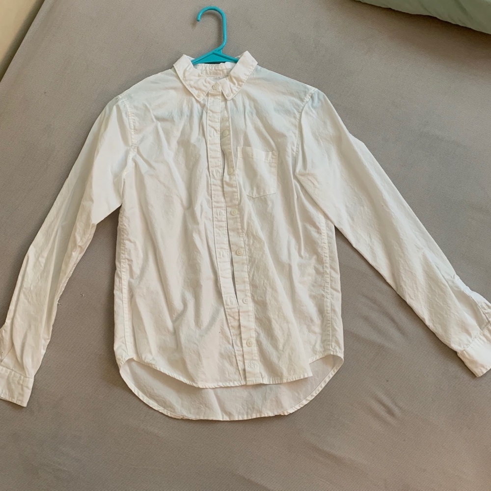 Simple white button ups - Picture 4 of 4